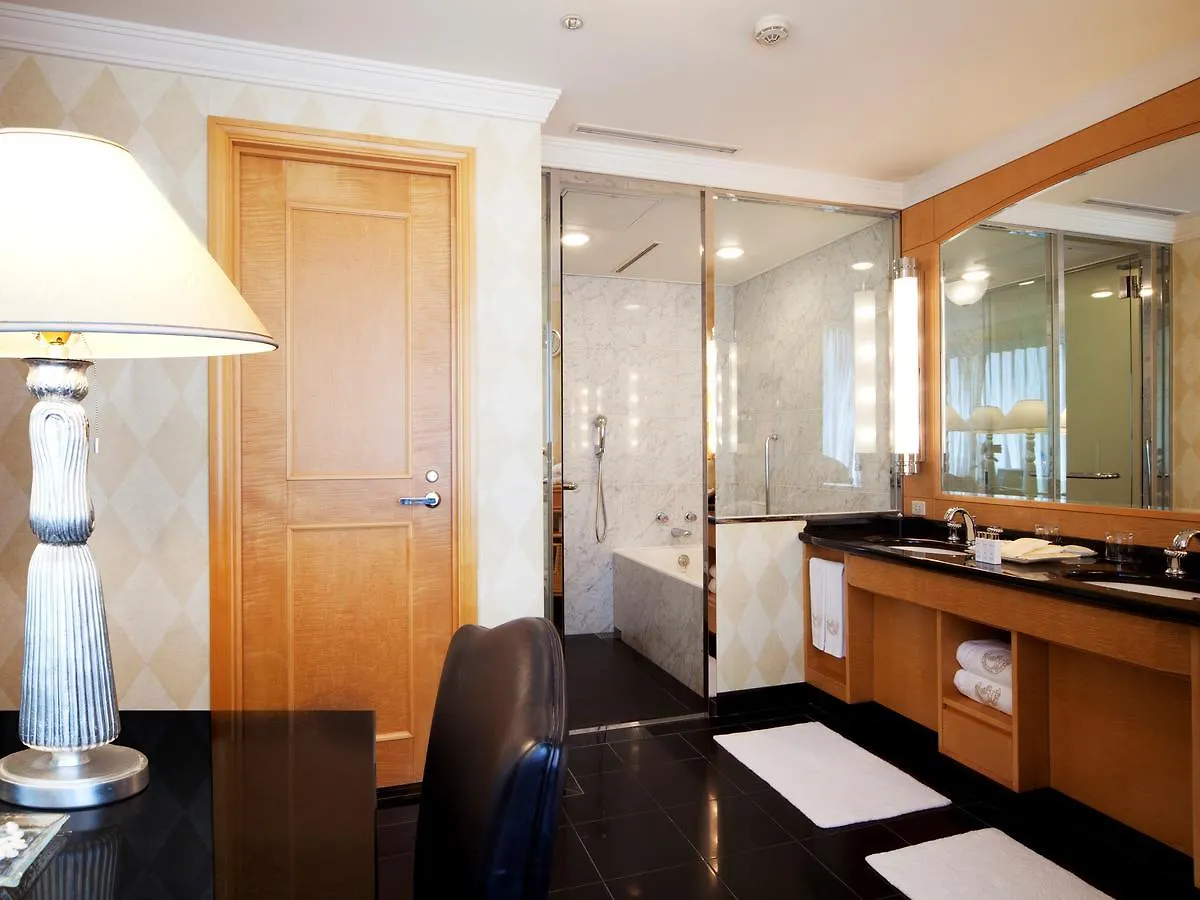 Imperial Hotel Osaka 5*,